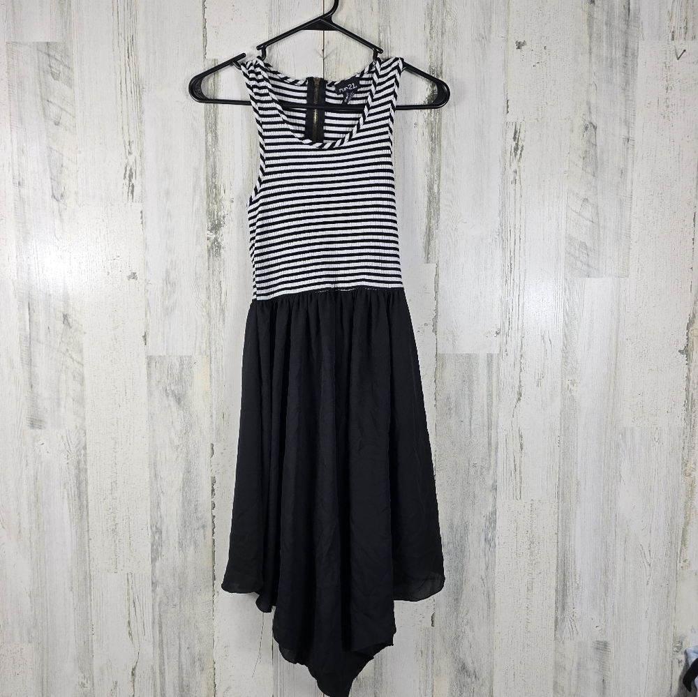 rue21 black and white striped asymmetrical midi dress women's size small